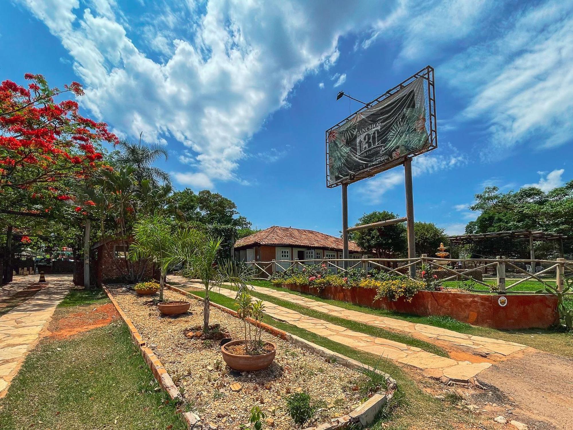 Ranchos 30 Hotel Fazenda Hidrolandia  Exterior photo