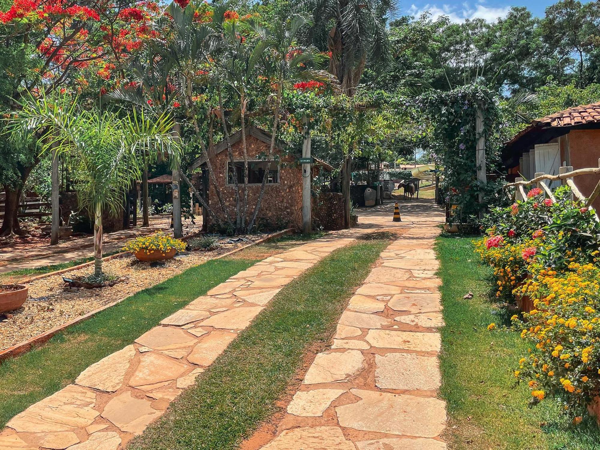 Ranchos 30 Hotel Fazenda Hidrolandia  Exterior photo